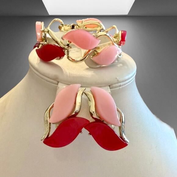 Unsigned Vintage Pink & Red Bracelet & Clip On Earrings Set - Picture 5 of 8